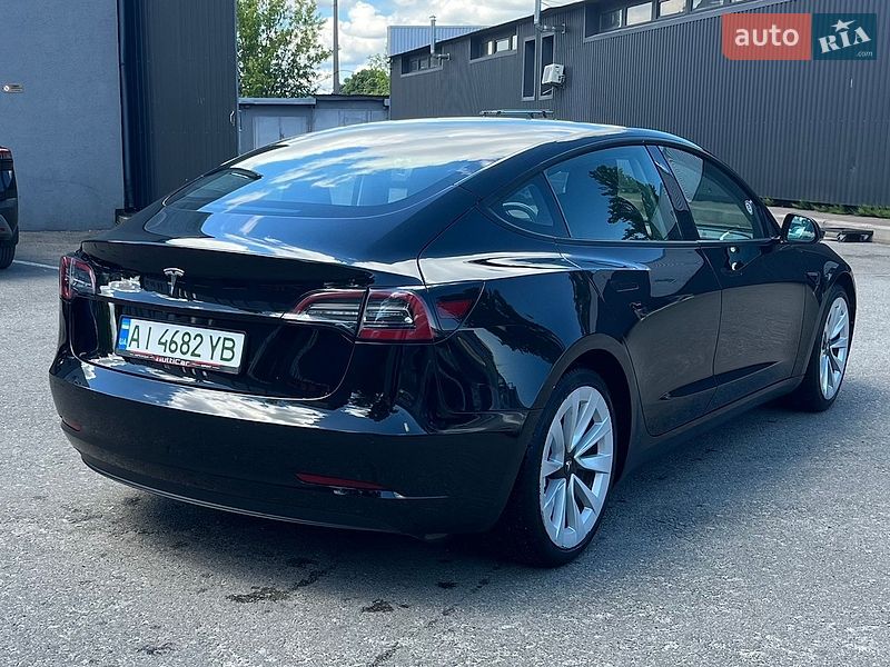 Седан Tesla Model 3 2021 в Києві