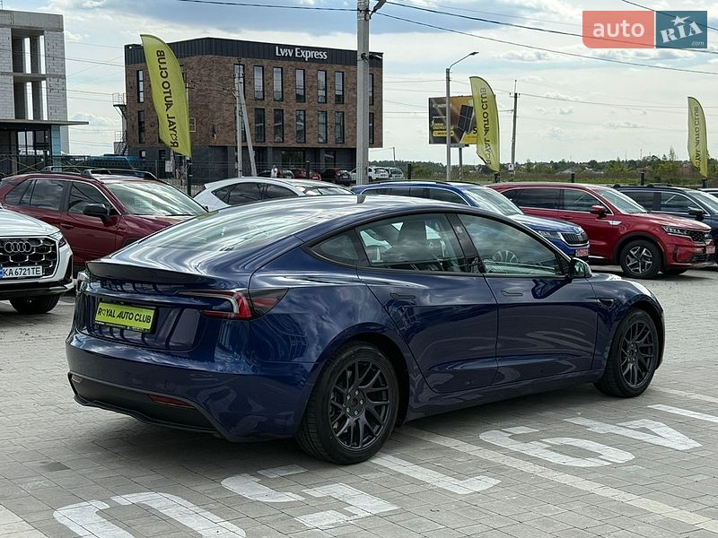 Седан Tesla Model 3 2024 в Львові