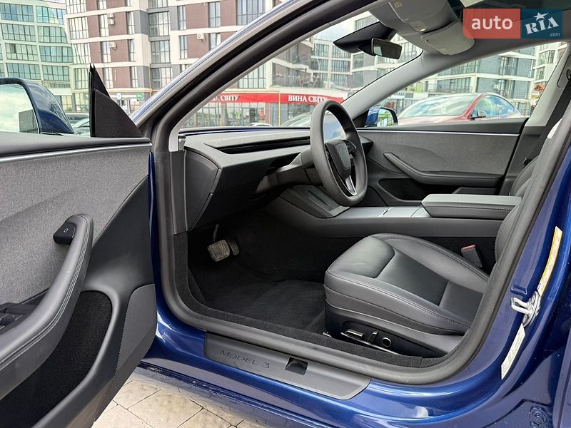 Седан Tesla Model 3 2024 в Львові