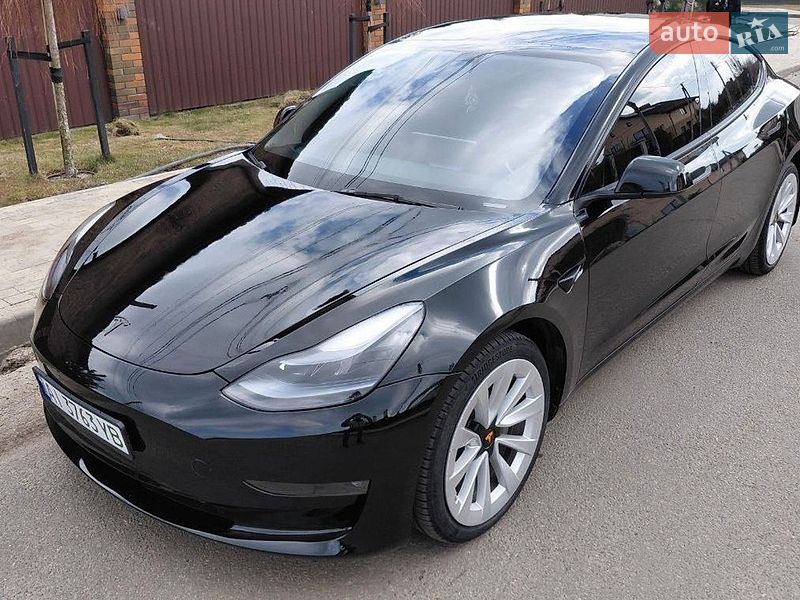 Седан Tesla Model 3 2023 в Києві