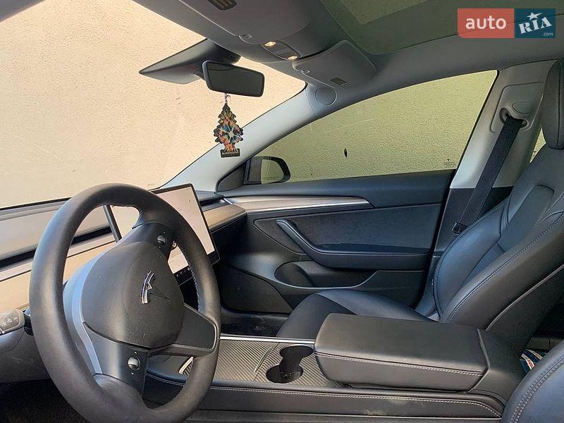 Седан Tesla Model 3 2023 в Києві