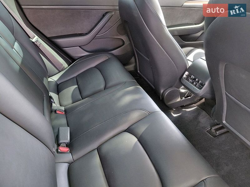 Седан Tesla Model 3 2023 в Києві
