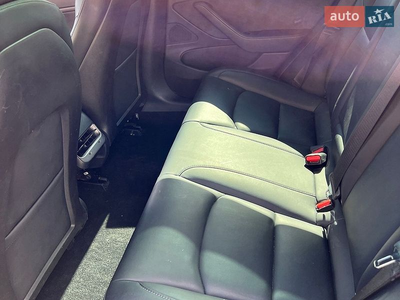 Седан Tesla Model 3 2019 в Києві