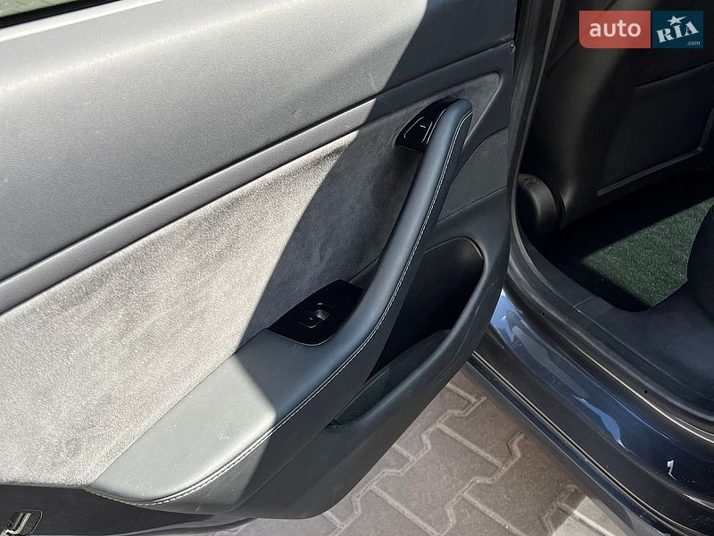 Седан Tesla Model 3 2019 в Києві