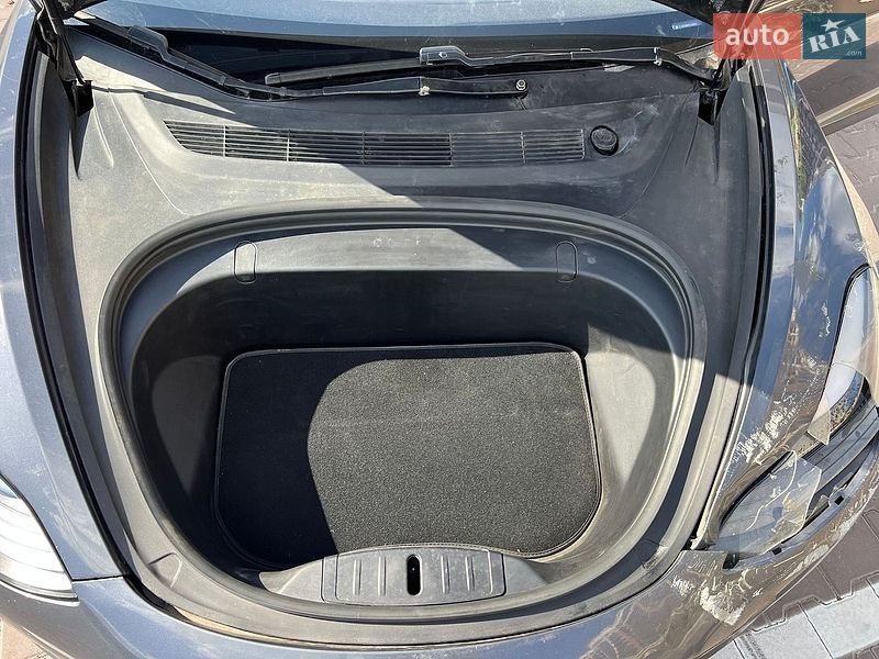 Седан Tesla Model 3 2019 в Києві