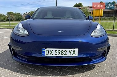Седан Tesla Model 3 2022 в Виннице