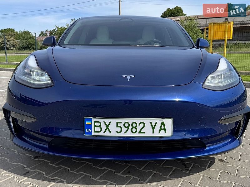 Седан Tesla Model 3 2022 в Виннице