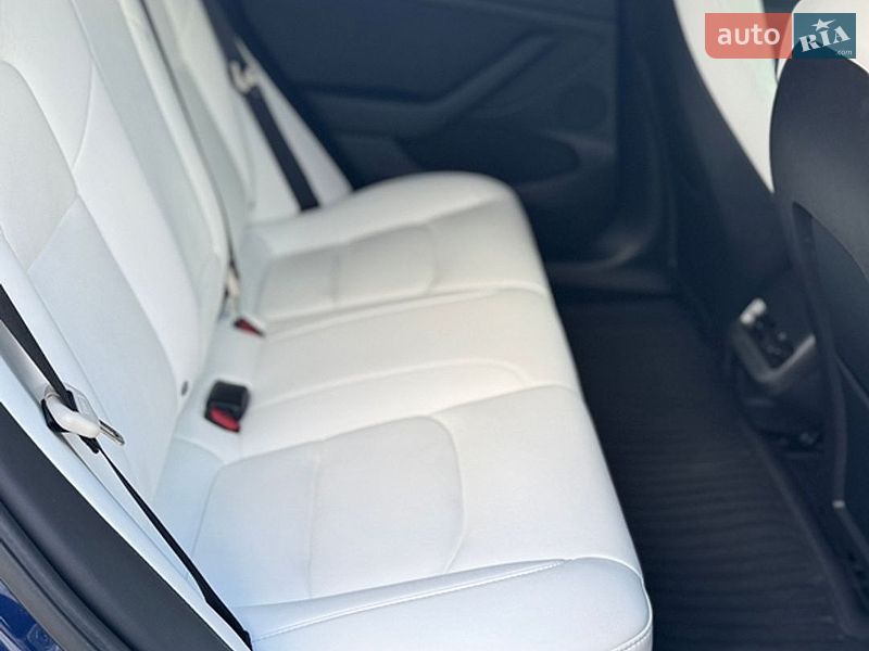 Седан Tesla Model 3 2022 в Виннице