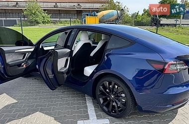 Седан Tesla Model 3 2022 в Виннице
