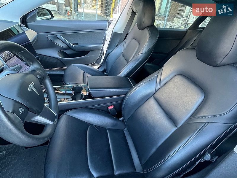Седан Tesla Model 3 2019 в Києві
