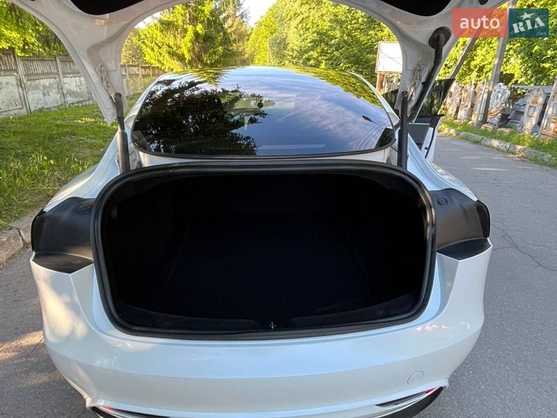 Седан Tesla Model 3 2023 в Виннице