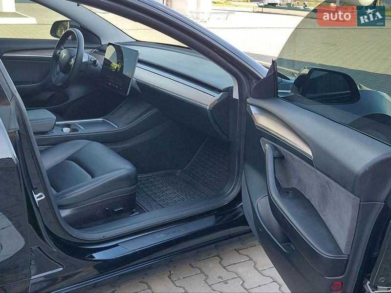 Седан Tesla Model 3 2022 в Калиновке