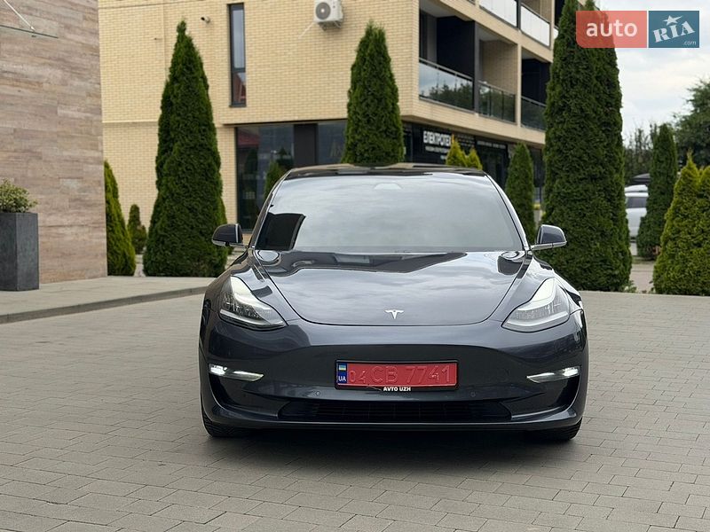 Седан Tesla Model 3 2019 в Ужгороде