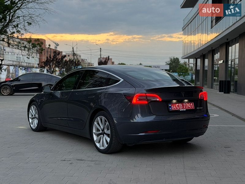 Седан Tesla Model 3 2019 в Ужгороде