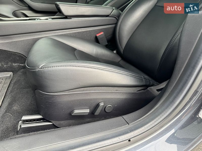 Седан Tesla Model 3 2019 в Харкові