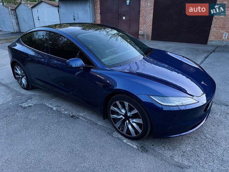 Седан Tesla Model 3 2024 в Вінниці
