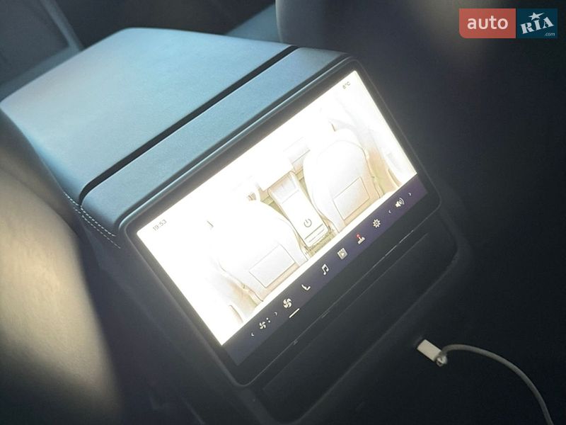 Седан Tesla Model 3 2024 в Вінниці