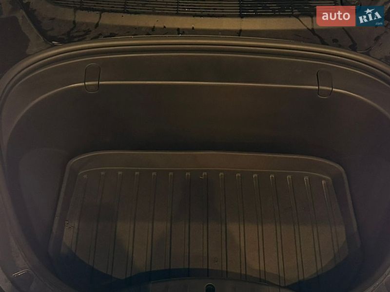 Седан Tesla Model 3 2018 в Борисполе