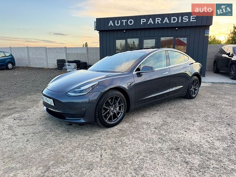 Седан Tesla Model 3 2018 в Луцке