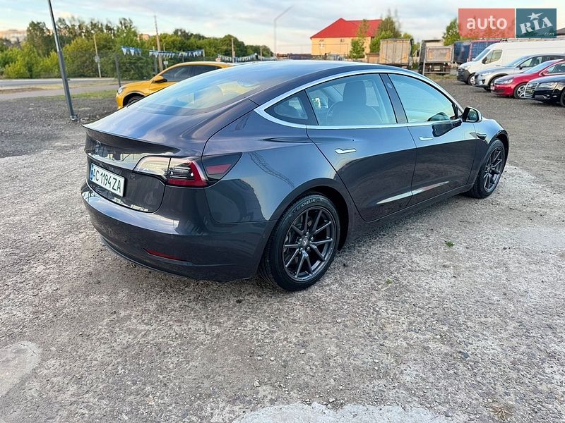 Седан Tesla Model 3 2018 в Луцке