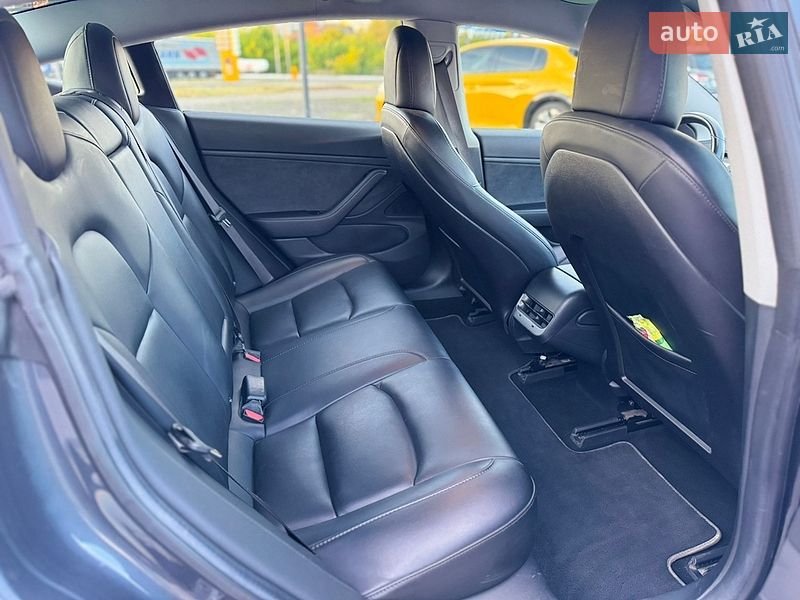 Седан Tesla Model 3 2018 в Луцке