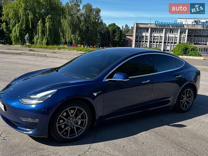Седан Tesla Model 3 2018 в Кривом Роге