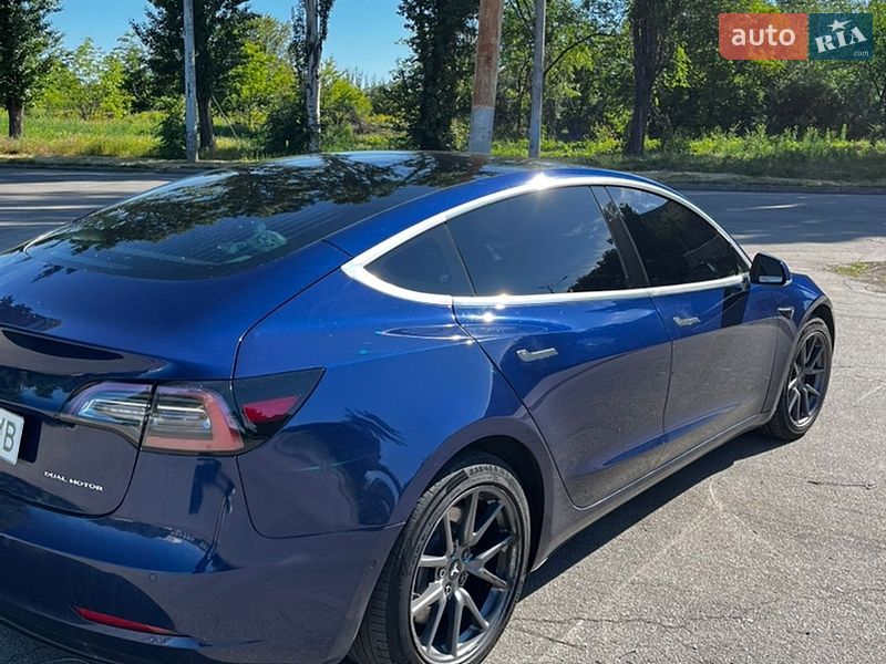 Седан Tesla Model 3 2018 в Кривом Роге