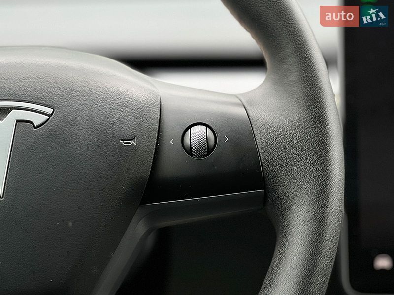 Седан Tesla Model 3 2023 в Львове