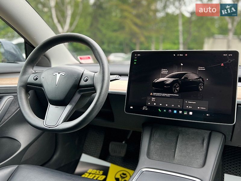 Седан Tesla Model 3 2023 в Львове