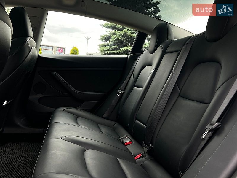 Седан Tesla Model 3 2023 в Львове