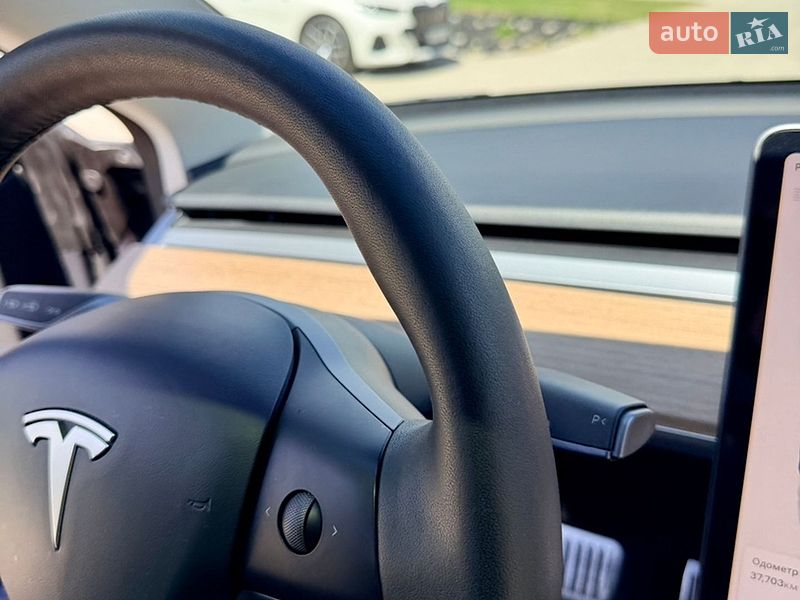 Седан Tesla Model 3 2023 в Сумах