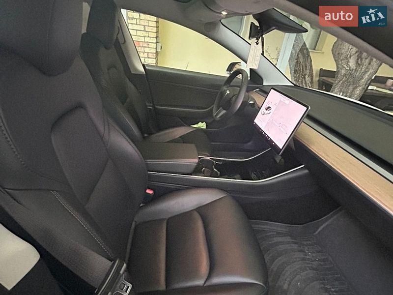 Седан Tesla Model 3 2020 в Києві