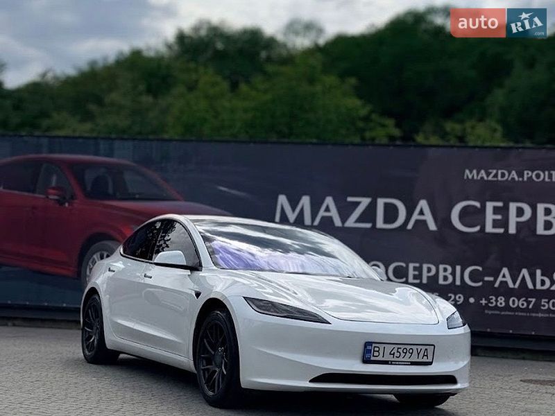 Седан Tesla Model 3 2024 в Полтаве