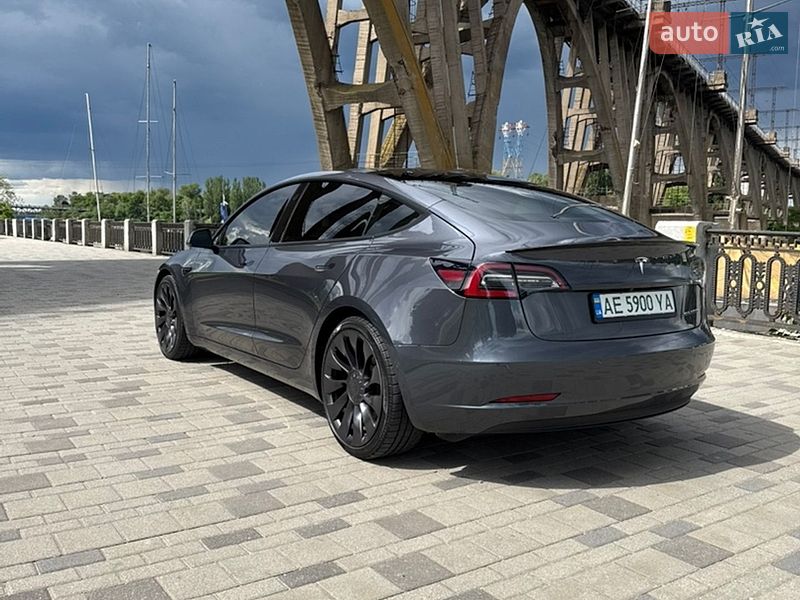 Седан Tesla Model 3 2021 в Дніпрі