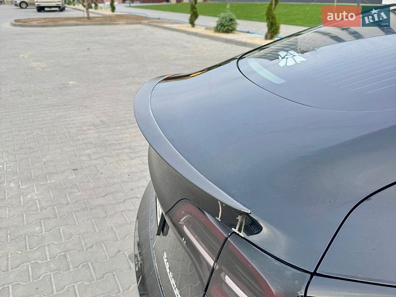 Седан Tesla Model 3 2018 в Ровно