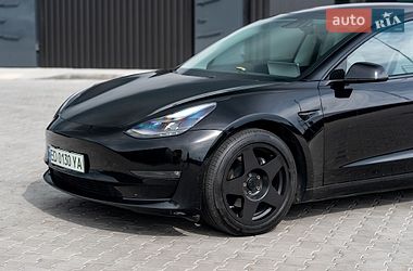 Седан Tesla Model 3 2018 в Львове
