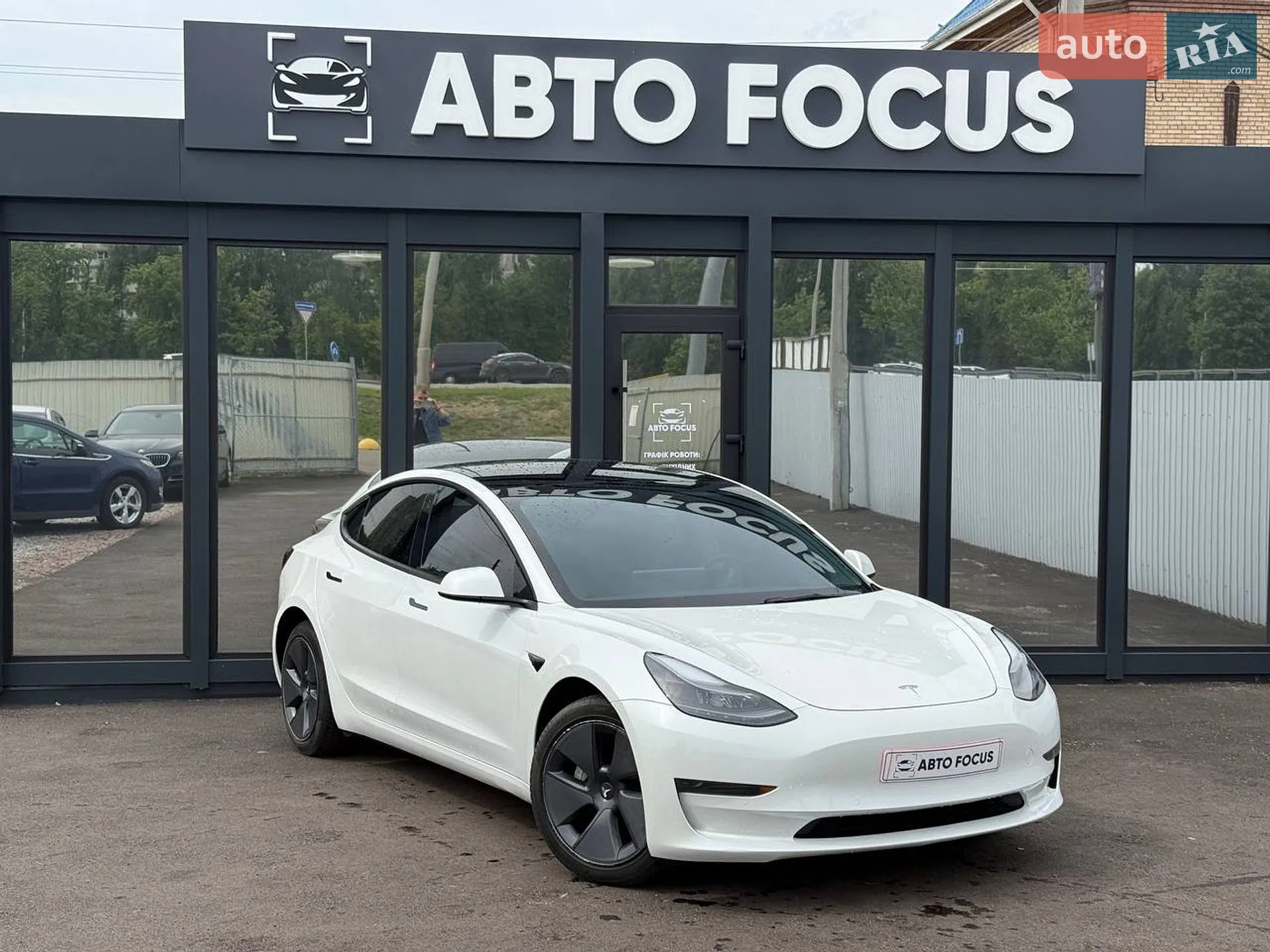 2022 Tesla Model 3 - фото 1