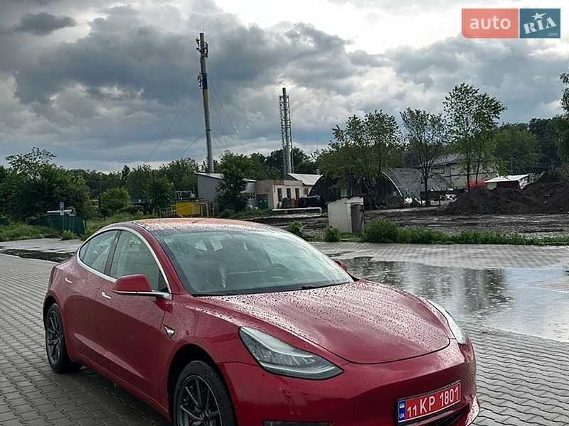 Седан Tesla Model 3 2018 в Киеве