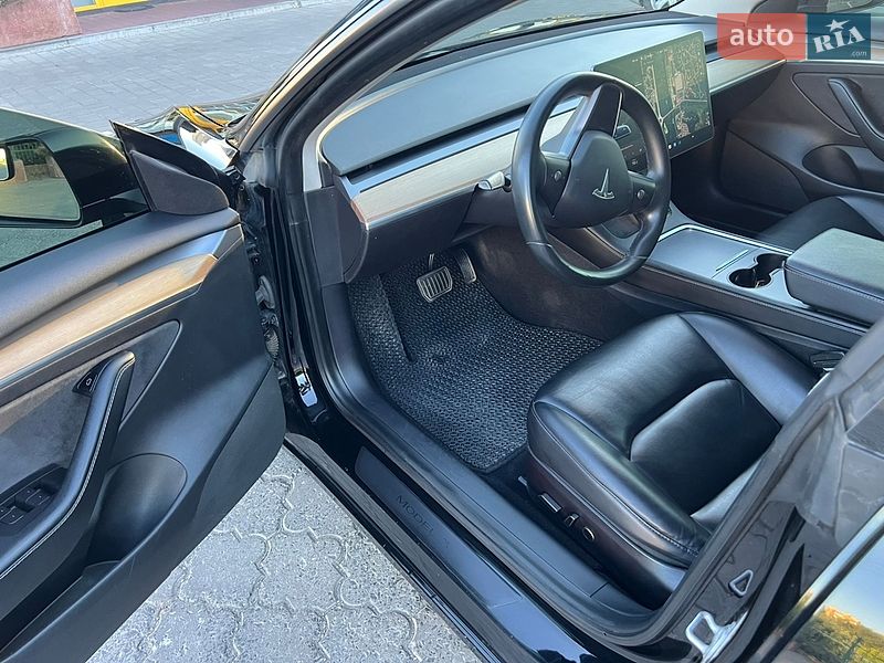 Седан Tesla Model 3 2021 в Луцьку