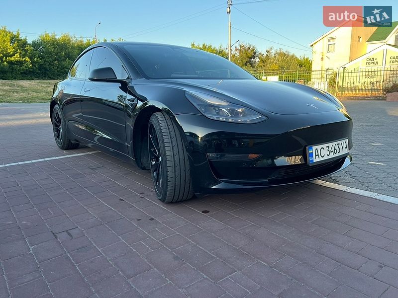 Седан Tesla Model 3 2021 в Луцьку
