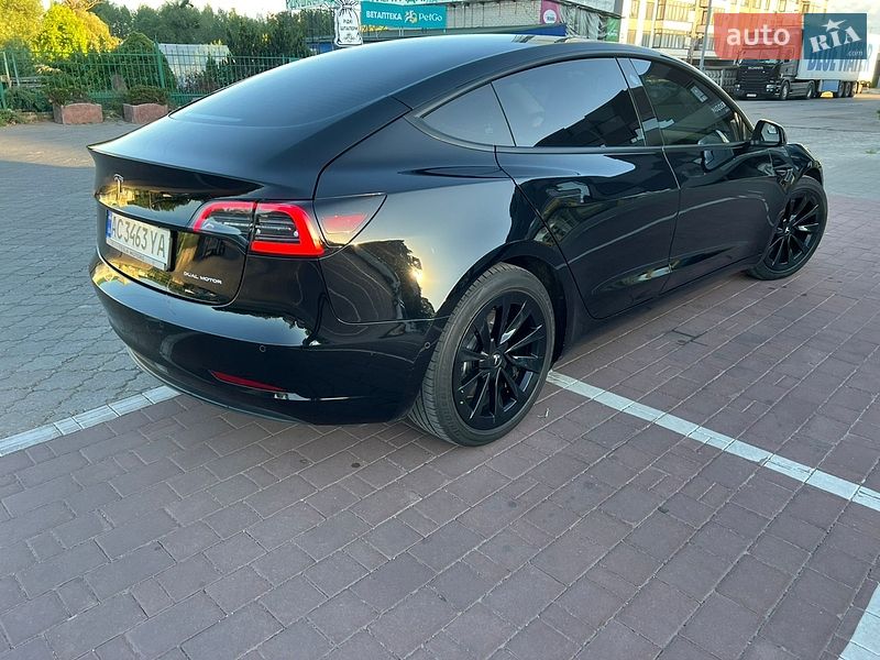 Седан Tesla Model 3 2021 в Луцке