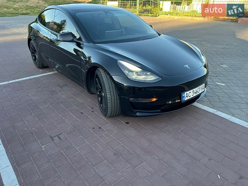 Седан Tesla Model 3 2021 в Луцьку