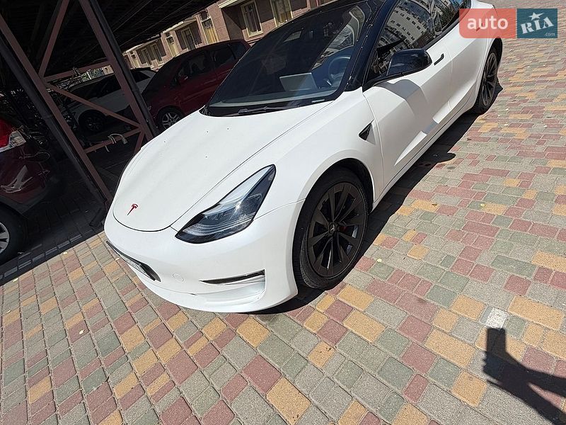 Седан Tesla Model 3 2023 в Одессе