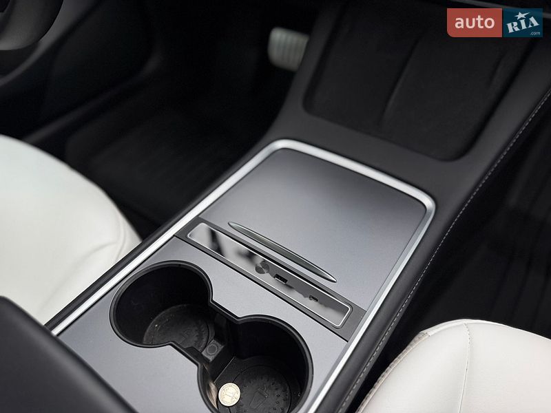 Седан Tesla Model 3 2022 в Львові