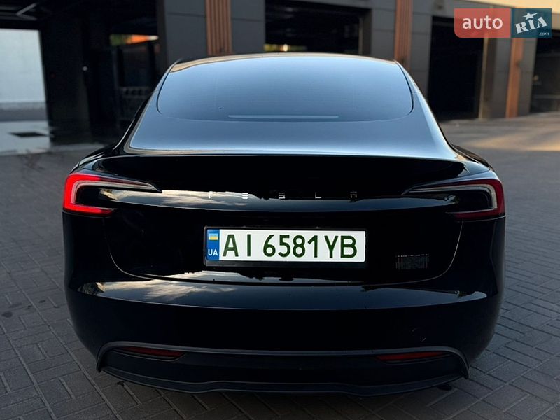Седан Tesla Model 3 2024 в Черкассах