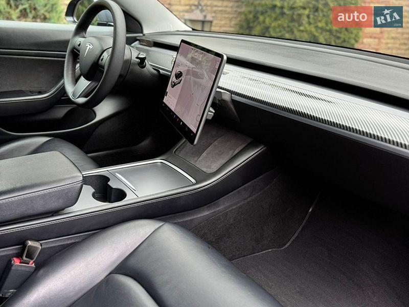 Седан Tesla Model 3 2021 в Луцьку