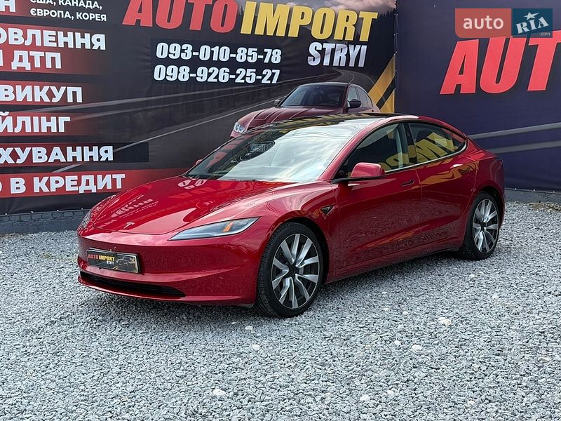 Седан Tesla Model 3 2024 в Стрию