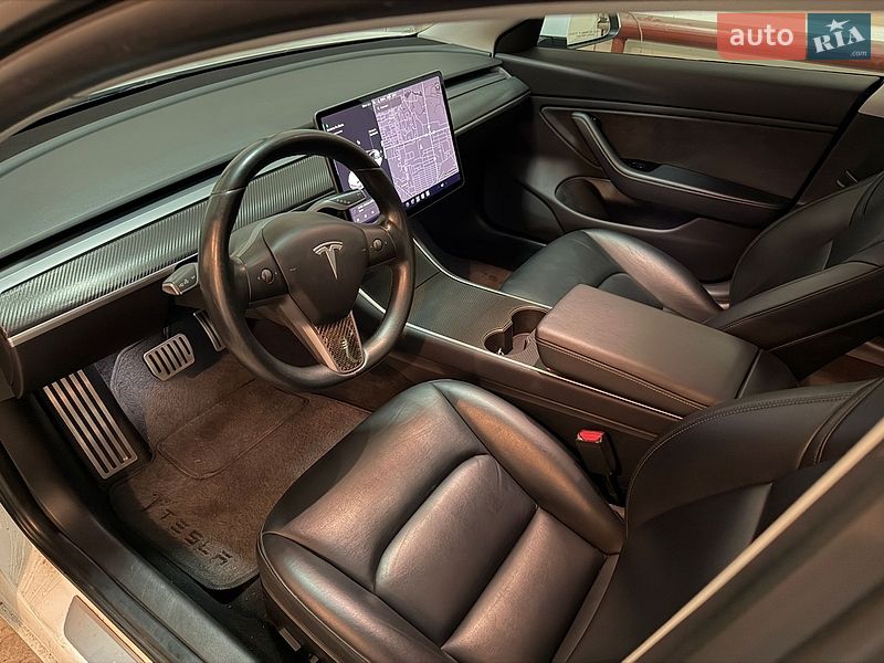 Седан Tesla Model 3 2019 в Луцке