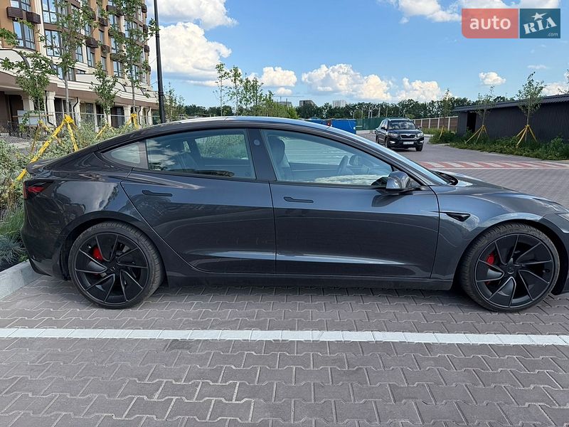 Седан Tesla Model 3 2024 в Києві