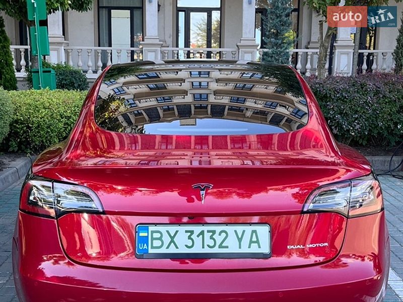 Седан Tesla Model 3 2020 в Виннице
